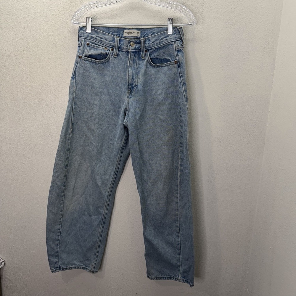 Abercrombie & Fitch Barrel Jeans Mid Rise Sz 24 / 00 Light Wash Denim Women's